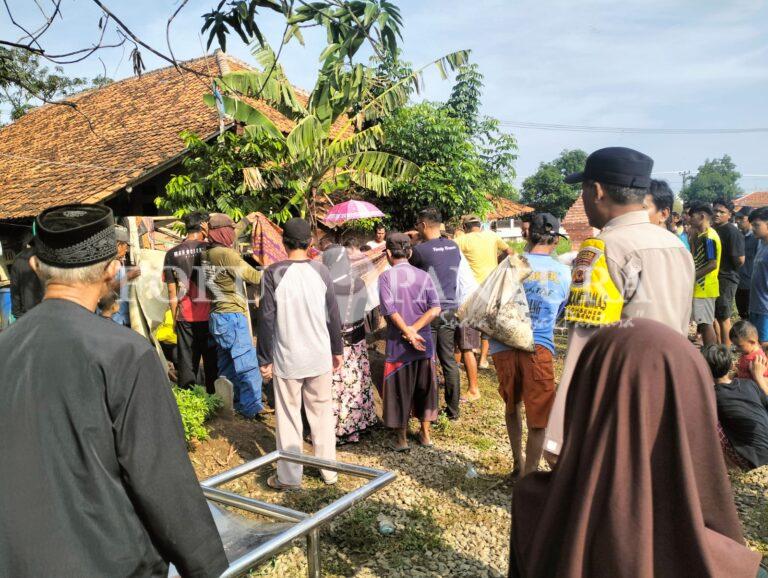 Kapolres Indramayu, AKBP Dr. M. Fahri Siregar, Sampaikan Bela Sungkawa Untuk Alm. Tarizal Petugas Pamsung TPS 18 Desa Lohbener 