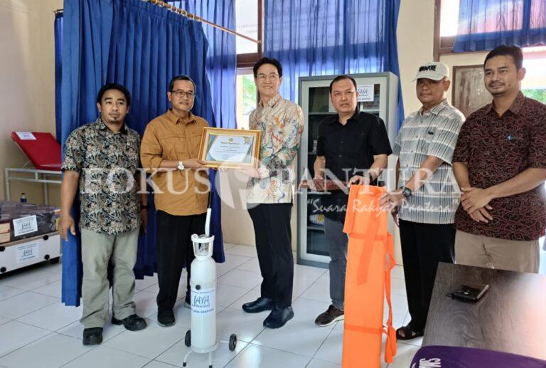 SMAN I Kandanghaur Terima Bantuan Alkes PT. Java Seafood Indramayu