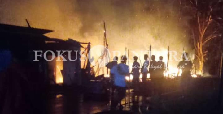 Dini Hari , Perusahaan Kusen di Indramayu Ludes Terbakar