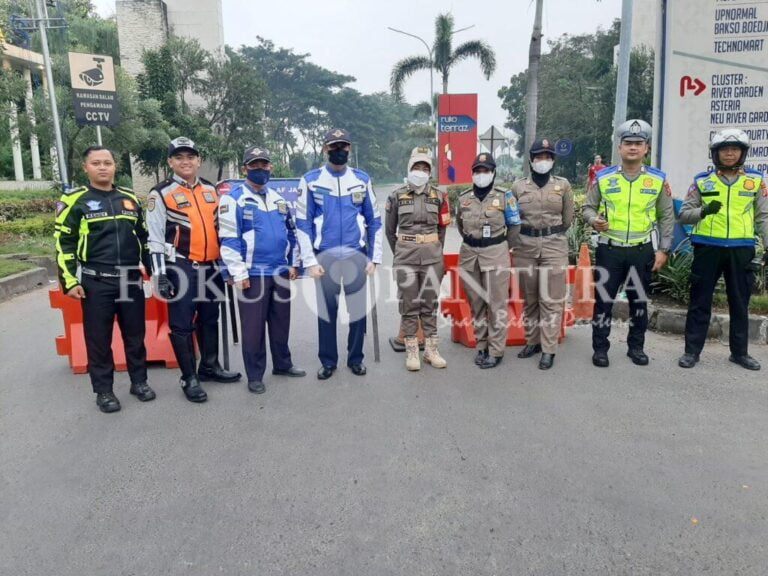 Polisi Bersama Dishub dan Satpol PP Sukseskan Gelaran CFD di Galuh Mas Karawang
